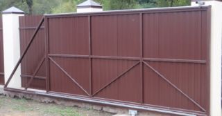 Купить откатные ворота из профнастила Климовск, цена от 1751 руб.