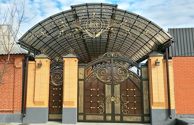 Купить или заказать ворота для дома с навесом - стильные и надежные решения для вашего участка в Климовске от 41870 руб | ВоротМастер-Клс